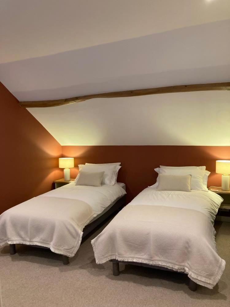 Chambres & Table D'Hotes De La Vieille Ferme Salon-la-Tour Екстер'єр фото